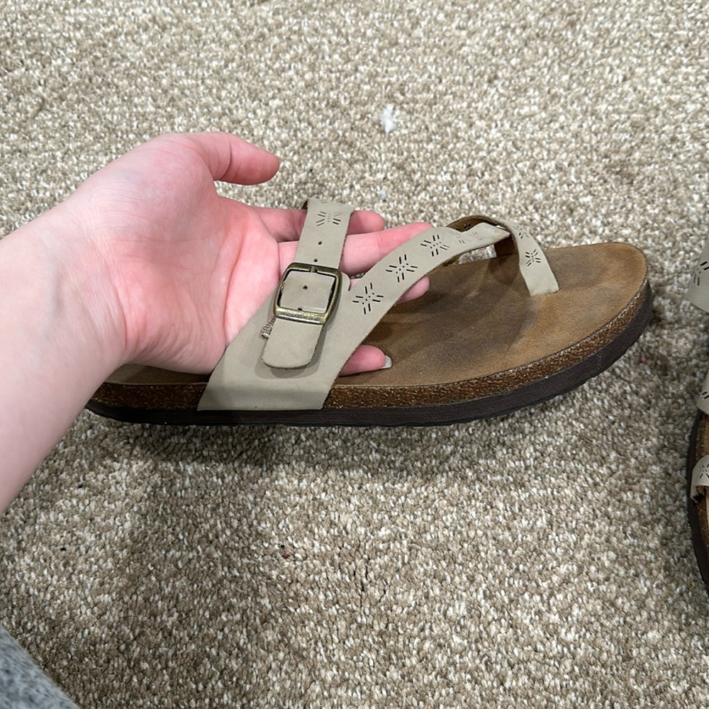 American eagle sandals